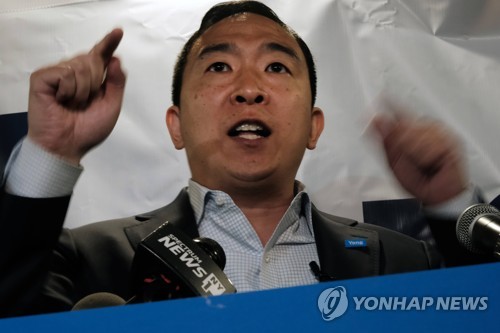 첫 아시아계 뉴욕시장 물건너가나…앤드루 양 지지율↓
