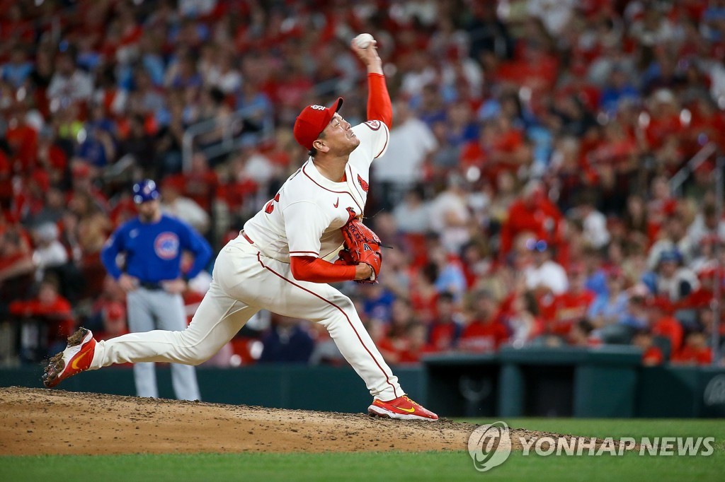 In this Getty Images file photo from Oct. 2, 2021, Kim Kwang-hyun of the St. Louis Cardinals pitches against the Chicago Cubs in the top of the seventh inning of a Major League Baseball regular season game at Busch Stadium in St. Louis. (Yonhap)