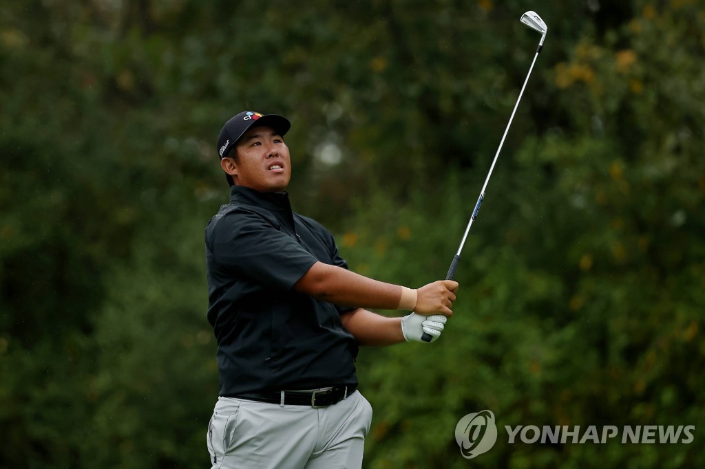 In this Getty Images file photo from Sept. 4, 2022, An Byeong-hun of South Korea tees off on the second hole during the final round of the Korn Ferry Tour Championship at Victoria National Golf Club in Newburgh, Indiana. (Yonhap)