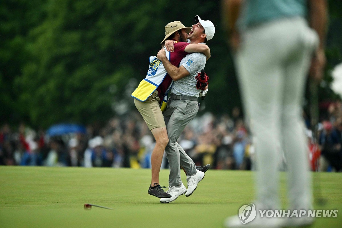 작년 대회 우승 후 기뻐하는 닉 테일러