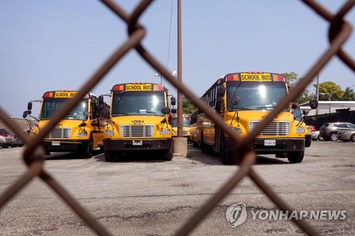 구인난에 고졸 웨이트리스가 수학 가르치기도…美 교사부족 심각