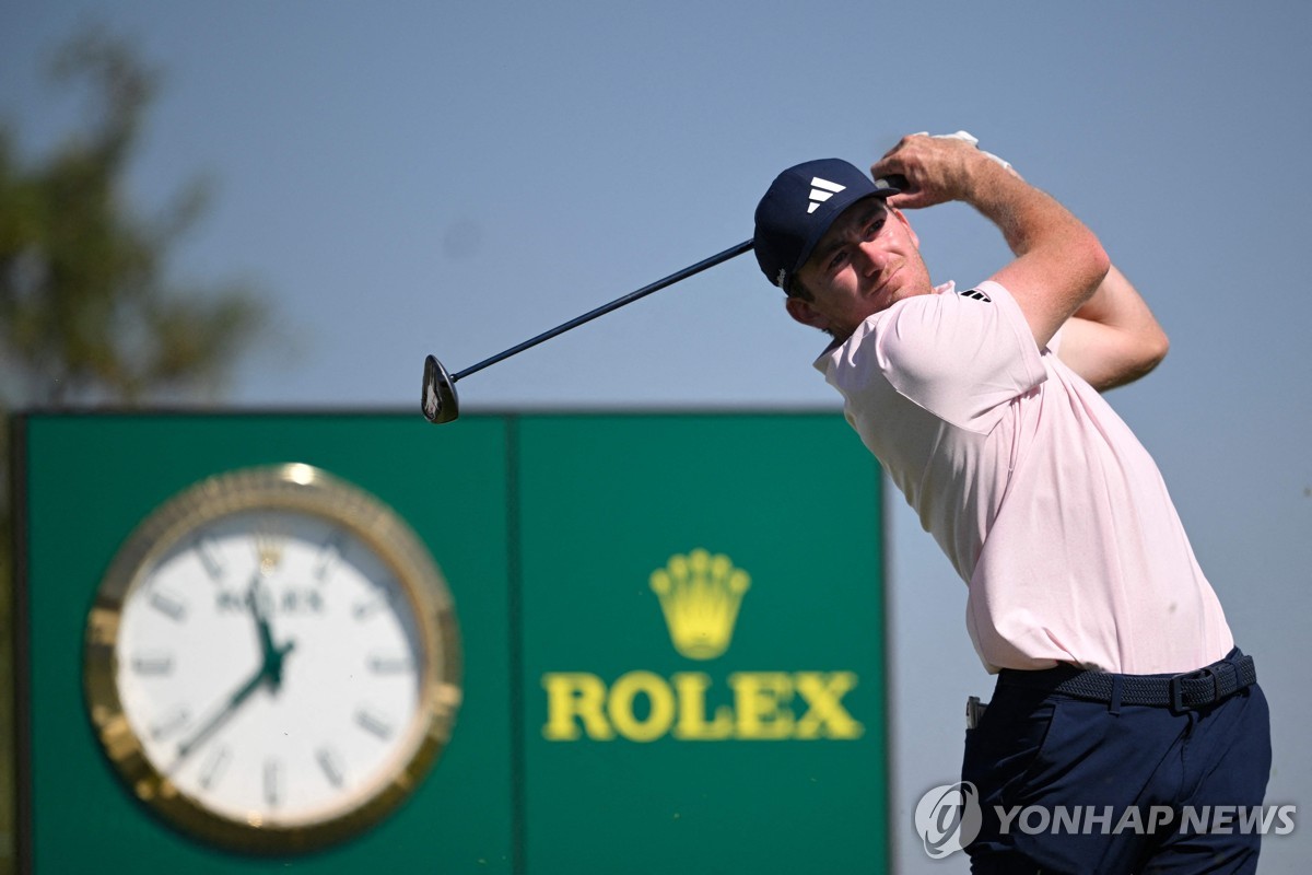 신인왕 던랩, 2년 차 징크스 깨나…PGA WWT 챔피언십 1R 1위