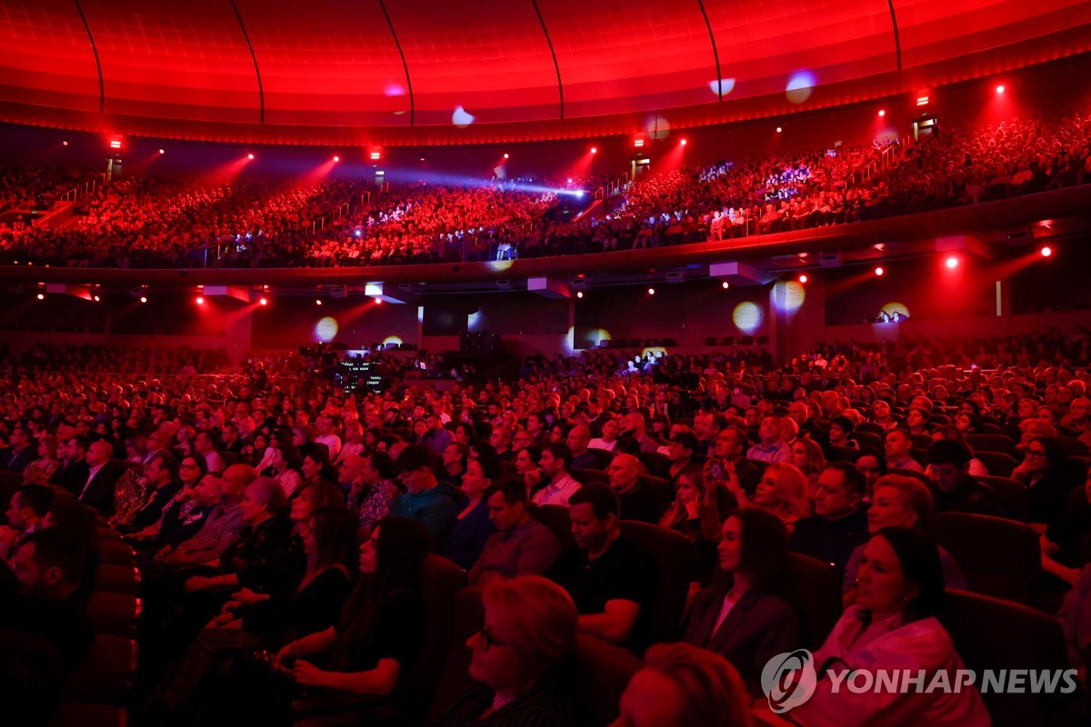 2023년 크로커스 시티홀 공연장에서 열린 음악공연을 보러 모인 러시아 시민들