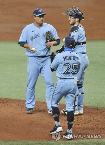 LEAD) Blue Jays' Ryu Hyun-jin roughed up in postseason elimination