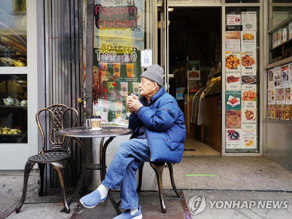 미국 샌프란시스코 차이나타운의 한 노인