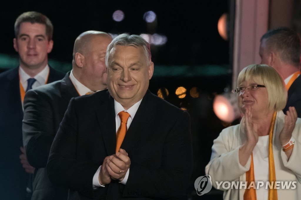 선거 승리 선언하는 오르반 빅토르 헝가리 총리