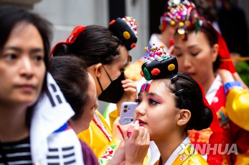 '동양의 미'…美 뉴욕서 열린 아시아 문화 유산 퍼레이드