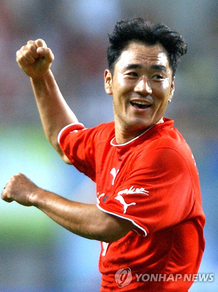 2003년 8월 열린 프로축구 올스타전에서 골을 넣고 환호하는 김현석