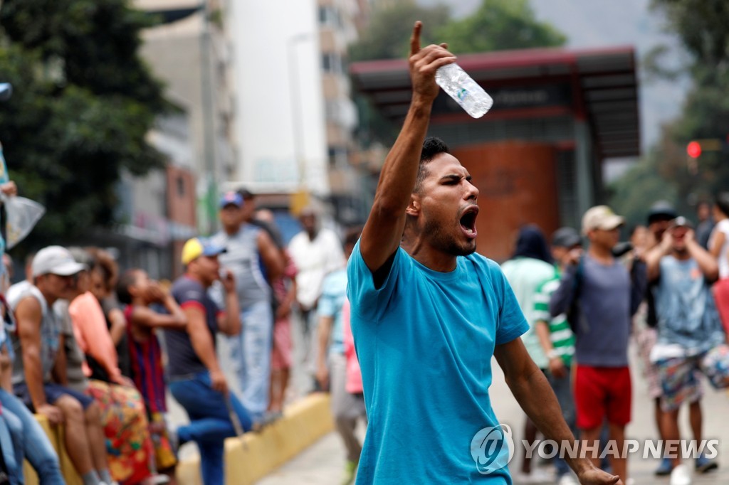 "우리에게 전기와 물을 달라!"