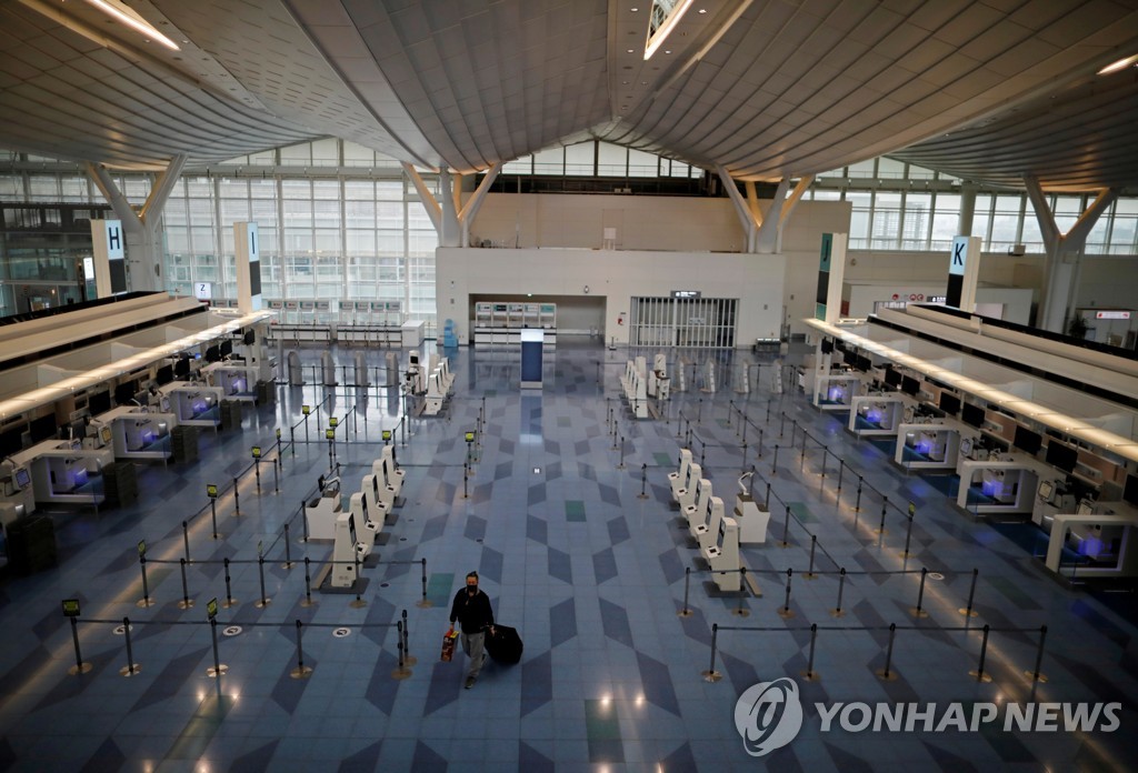 This photo shows a terminal of Incheon International Airport, just west of Seoul, on Dec. 29, 2020. (Yonhap)
