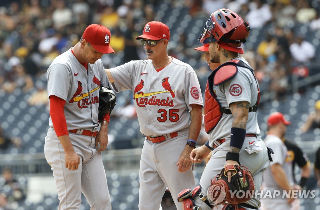 In this USA Today Sports photo via Reuters, Kim Kwang-hyun of the St. Louis Cardinals (L) gets a visit from his pitching coach Mike Maddux (C) and catcher Yadier Molina during the bottom of the fourth inning of a Major League Baseball regular season game against the Pittsburgh Pirates at PNC Park in Pittsburgh on Aug. 29, 2021. (Yonhap)