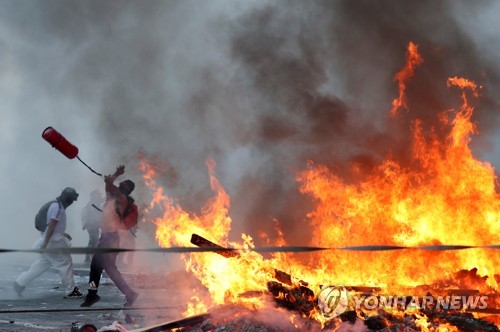 [월드&포토] 시위 2주년에 다시 불붙은 칠레…저항의 외침 그대로