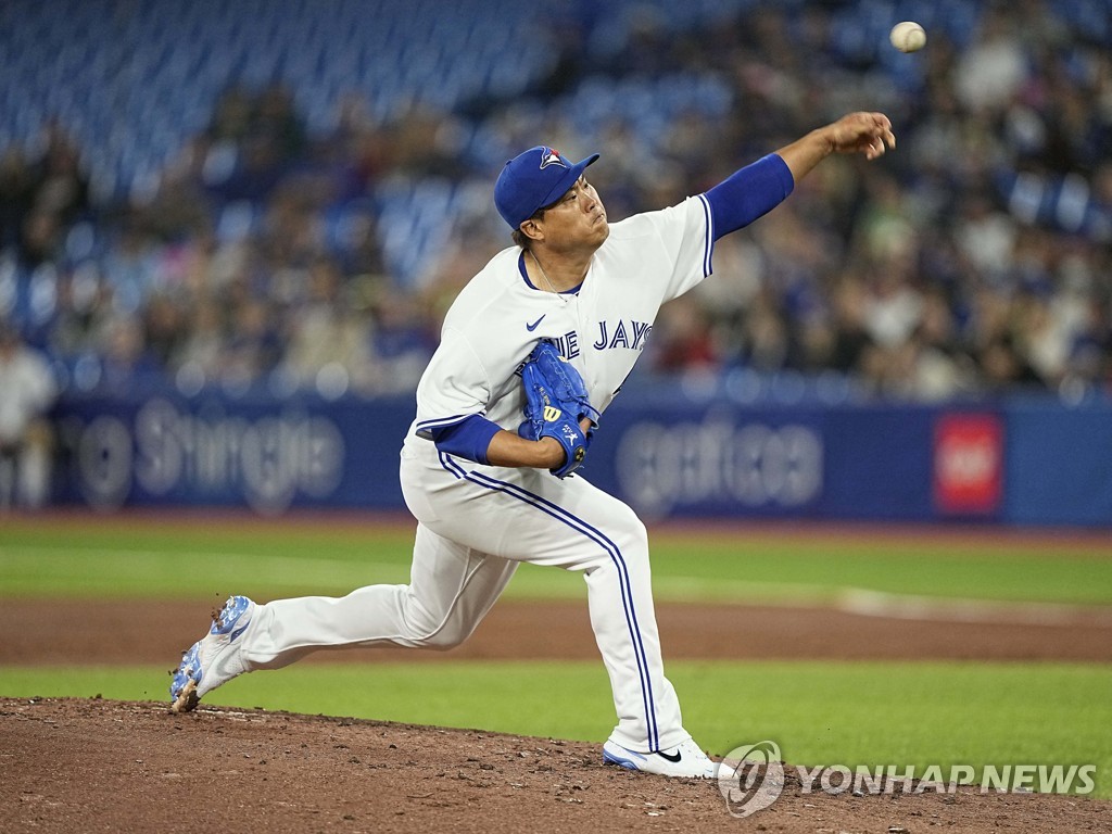 In this USA Today Sports photo via Reuters, Ryu Hyun-jin of the Toronto Blue Jays pitches against the Texas Rangers in the top of the second inning of a Major League Baseball regular season game at Rogers Centre in Toronto on April 10, 2022. (Yonhap)