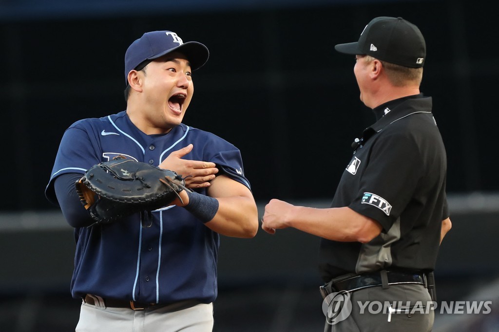 In this USA Today Sports photo via Reuters, Tampa Bay Rays first baseman Choi Ji-man (L) reacts during a chat with first base umpire Cory Blaser during the bottom of the fourth inning of a Major League Baseball regular season game at Yankee Stadium in New York on June 14, 2022. (Yonhap)