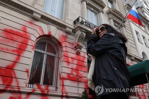뉴욕 러시아영사관 붉은색 페인트 공격…범인 못 찾아