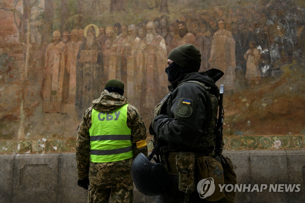 수도 키이우의 키이우 페체르스크 수도원을 급습한 우크라이나 보안 당국