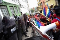 볼리비아 '야권 지도자 체포' 반발 격화…경찰과 물리적 충돌