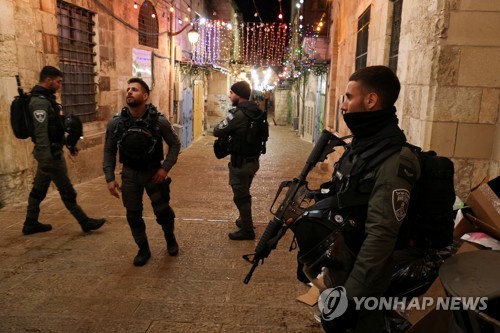 예루살렘 구시가지에 배치된 이스라엘 경찰들