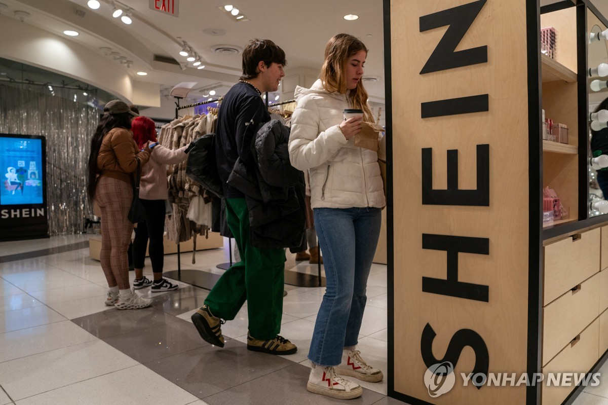 뉴욕 타임스퀘어 포레버21 매장 내 쉬인 팝업스토어