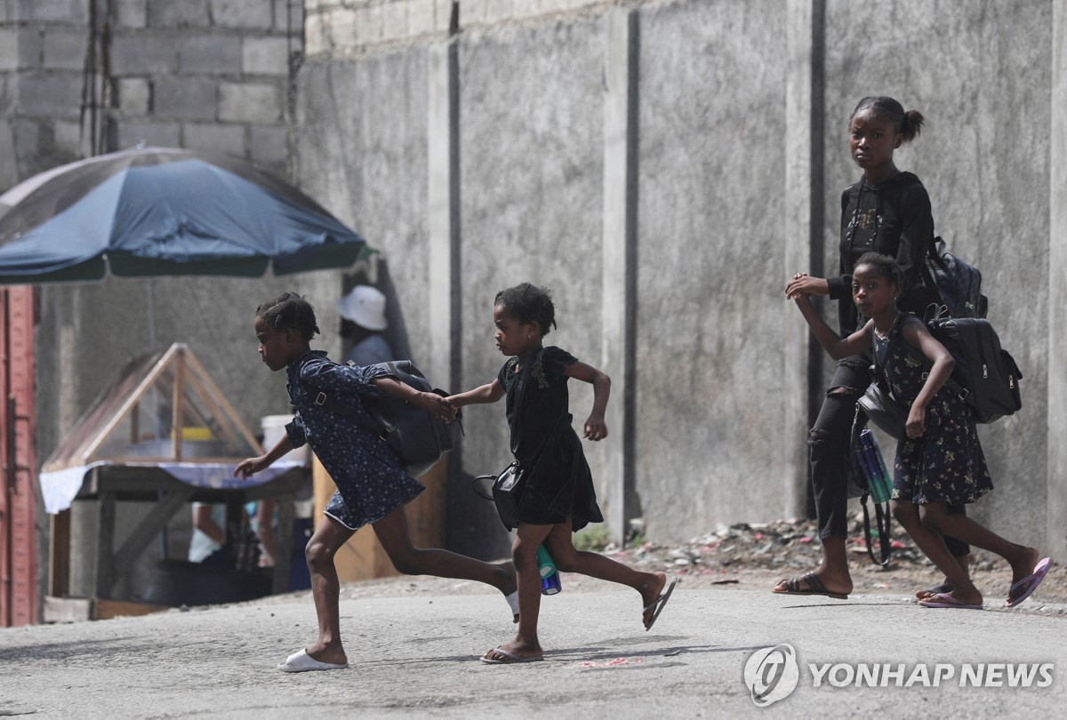 집 떠나는 아이티 가족