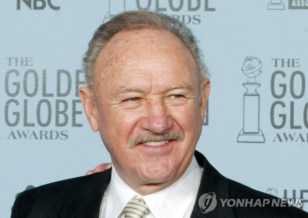 2003년 골든글로브 시상식 참석한 진 해크먼