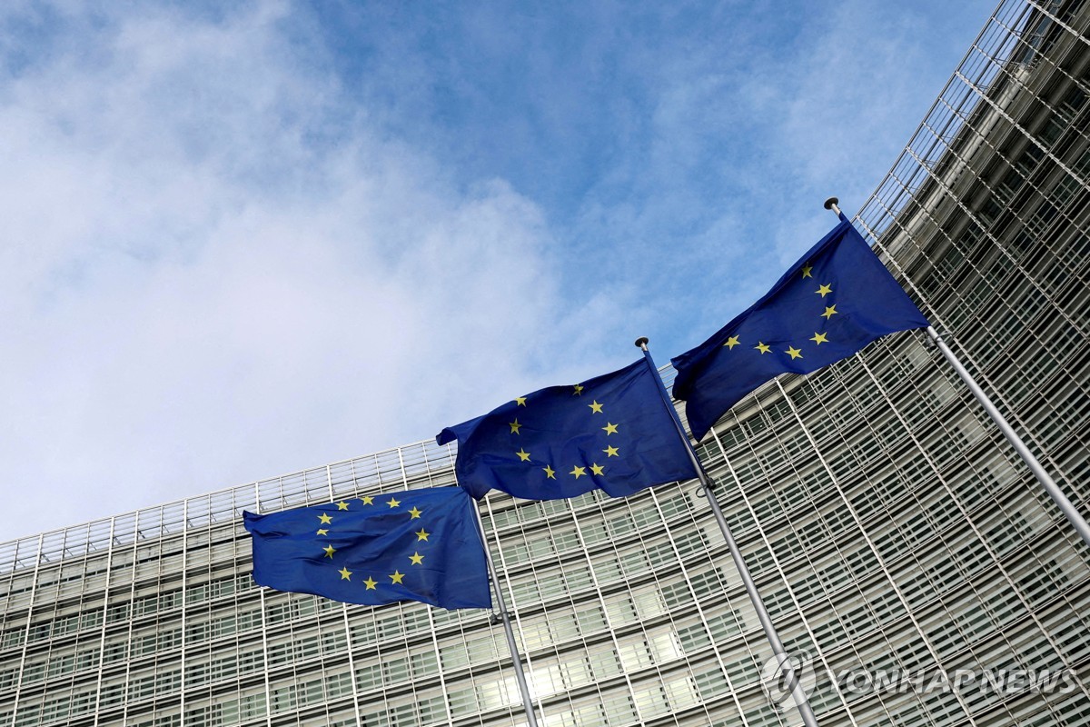 "EU, '10％ 기본관세 유지' 대미 잠정합의 체결에…
