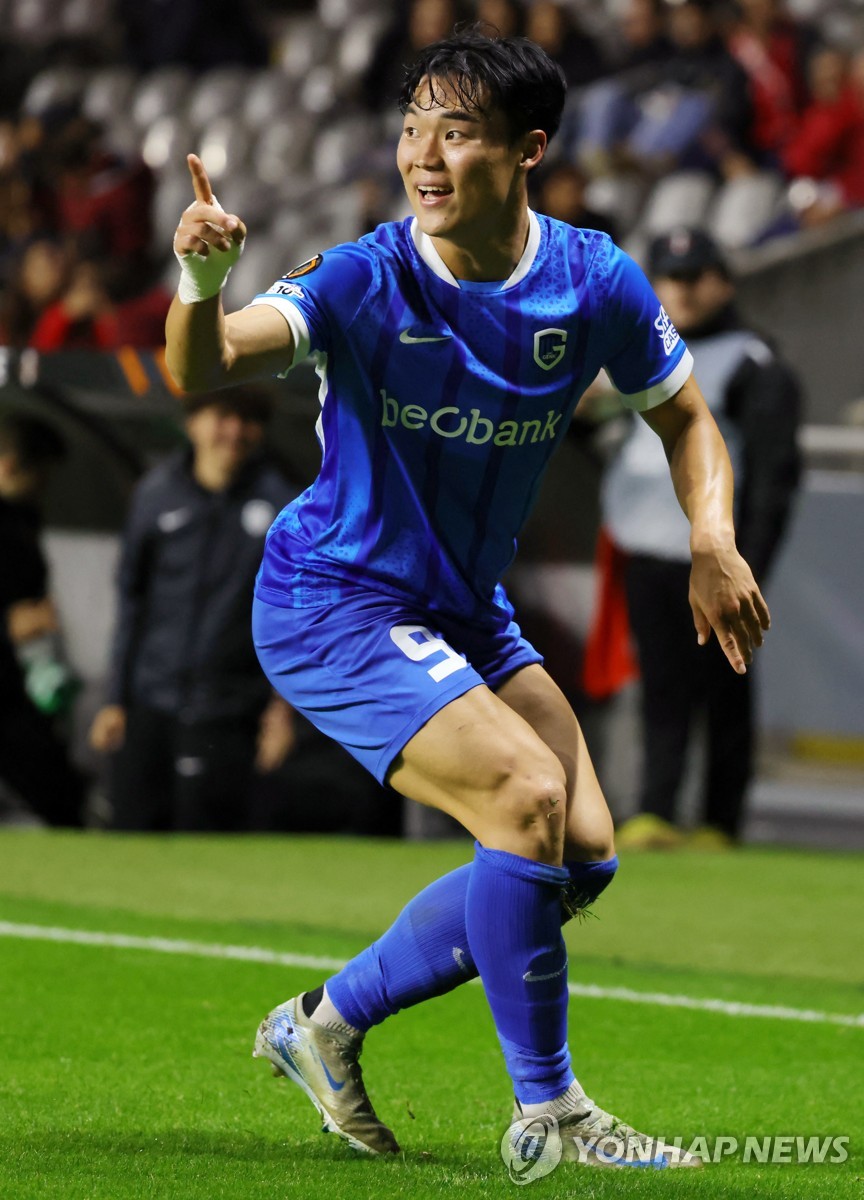 골세리머니를 펼치는 오현규