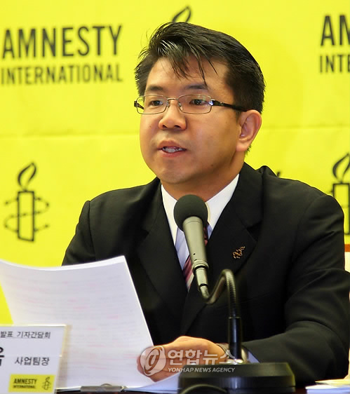 2009년 국제앰네스티 연례보고서 발표하는 당시 박진옥 캠페인 팀장