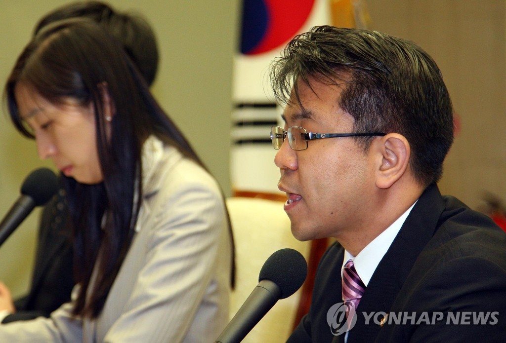 2009년 국제앰네스티 근무 시절 연례보고서를 발표하는 박진옥 당시 캠페인팀장