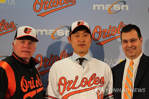 Introduced as Oriole, pitcher Yoon Suk-min vows not to back down from big  league challenges