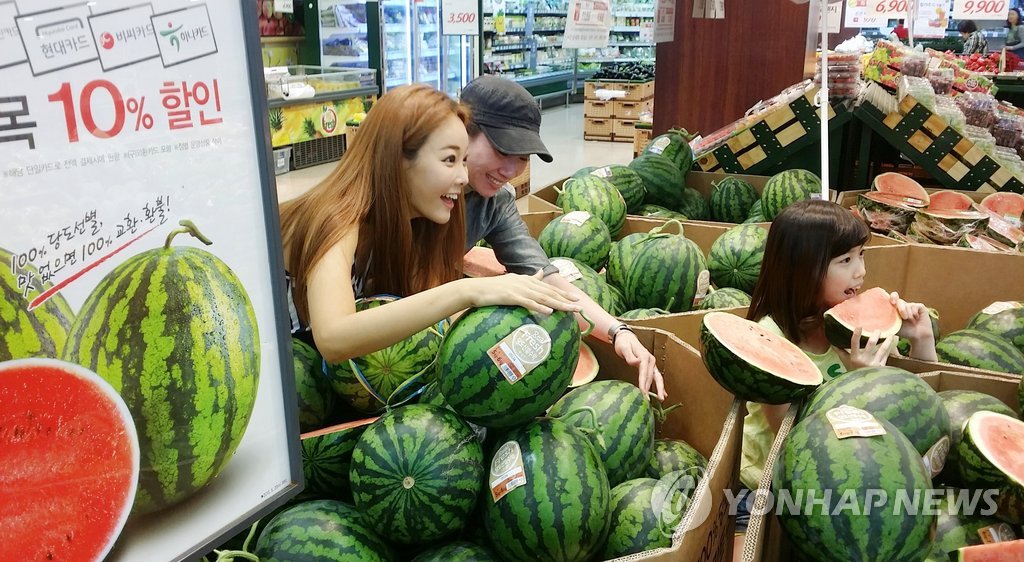 롯데마트 수박, 품질 불만족시 100% 환불 | 연합뉴스