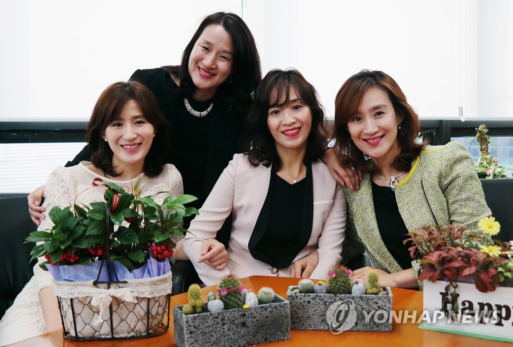 미래에셋생명 강남제우스지점 네 자매 FC | 연합뉴스