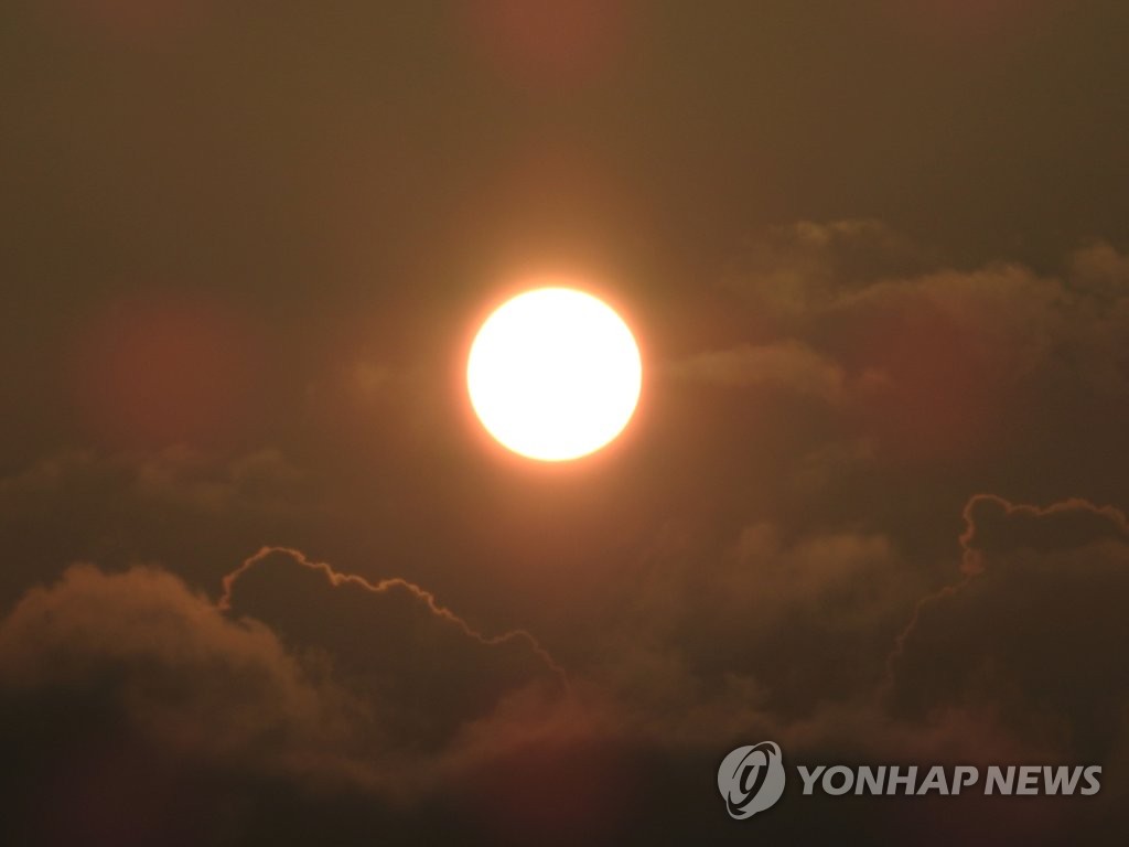 해 뜰 때부터 햇빛 작렬 | 연합뉴스