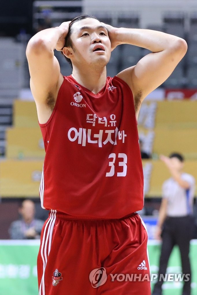 아쉬워 하는 이승현 | 연합뉴스