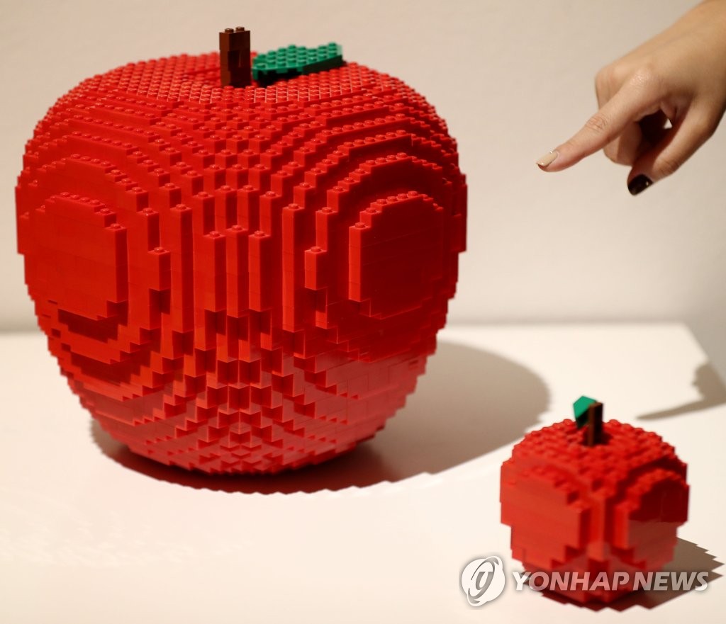 Mus Konkret rolige LEGO apple | Yonhap News Agency