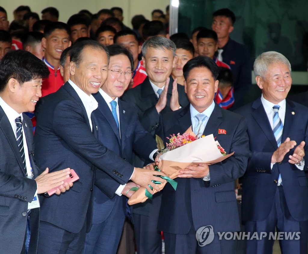 国際ユースサッカー出場の北朝鮮選手団８４人　陸路で韓国入り