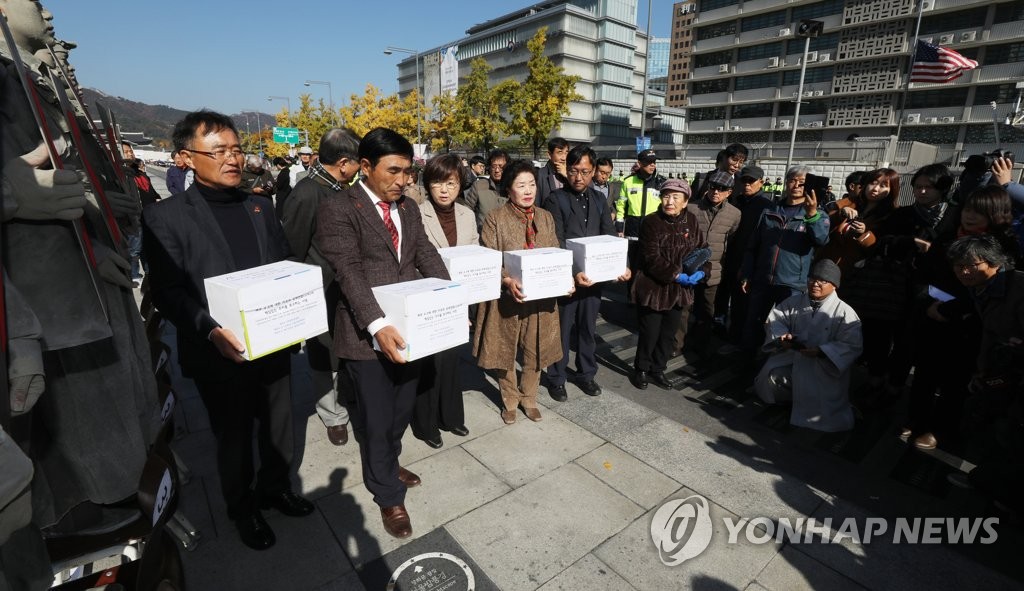 제주4.3유족회, 미국책임 촉구 서명지 전달