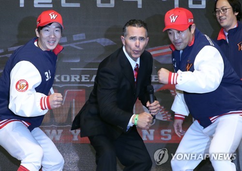 SK 우승 이끈 힐만 감독, MLB 마이애미 코치 된다