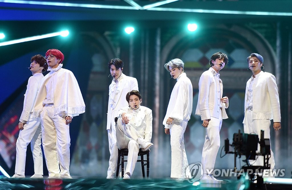 K-pop boy band BTS performs at the 2018 Mnet Asian Music Awards in Hong Kong on Dec. 15, 2018 in this photo provided by CJ ENM. (Yonhap) 