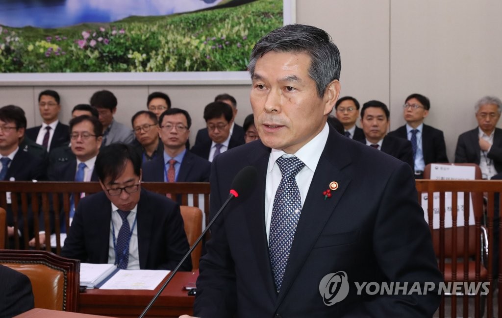 Defense Minister Jeong Kyeong-doo speaks during a parliamentary session at the National Assembly in Seoul on Jan. 9, 2019. (Yonhap)