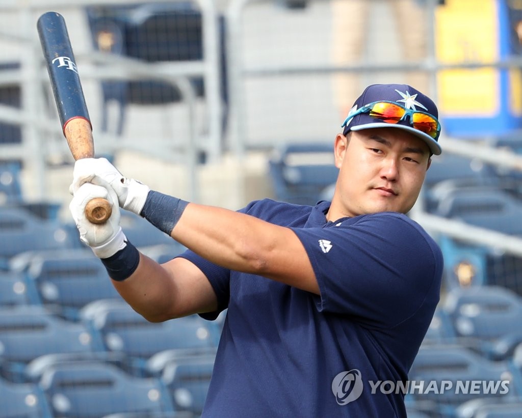 Choo keeps reaching base in Texas with new swing, old focus