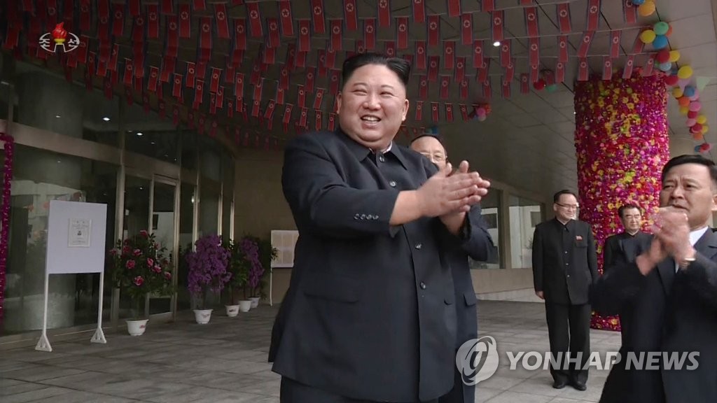 北朝鮮の朝鮮中央テレビは１０日、金正恩委員長が最高人民会議（国会に相当）第１４期代議員選挙の投票所を訪れたと伝えた＝（聯合ニュース）