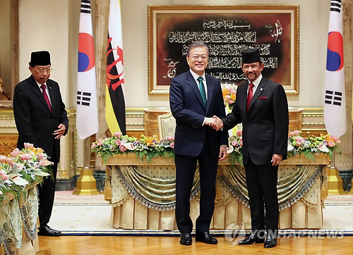 Moon part pour la Malaisie après sa visite d'Etat au Brunei