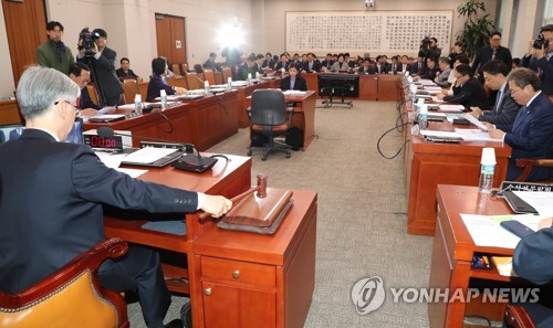 법사위, 초등학교 1·2학년 방과후영어 허용 늑장처리