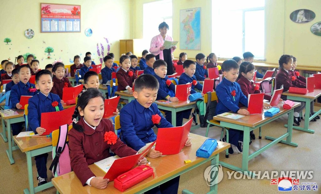 북한 각 학교에서 열린 개학식