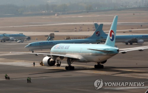 긴급회항 대한항공 승객 "엔진서 '쾅쾅'굉음…안내도 없었다"