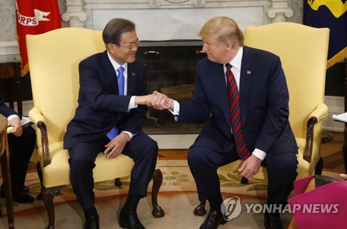 (AMPLIACIÓN) Moon y Trump destacan la necesidad de continuar los diálogos con Pyongyang