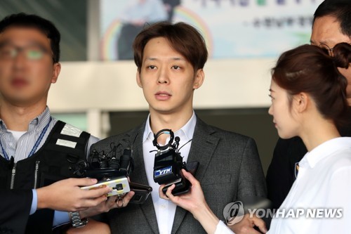 元ＪＹＪユチョン被告　執行猶予付き有罪判決で釈放へ＝韓国