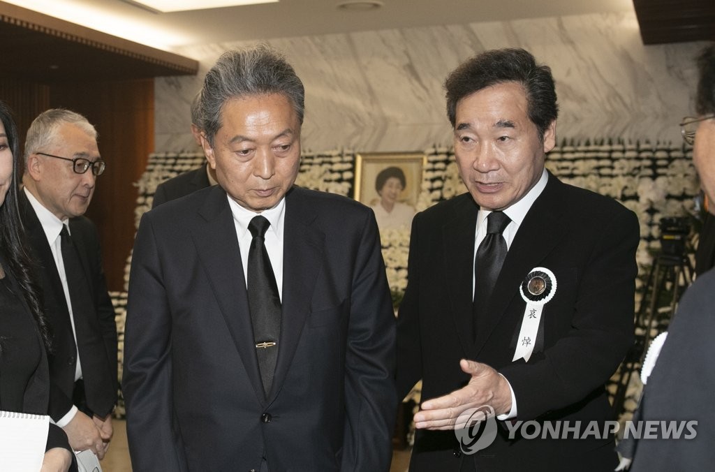 鳩山元首相が金大中氏妻弔問　「朝鮮半島の平和実現願う」　
