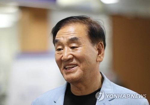 이재오, 이재명에 민주유공자법 중재안 설명…"사망자만 대상"